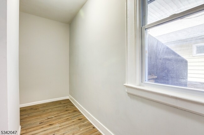 Building Photo - 108 Hilton Ave