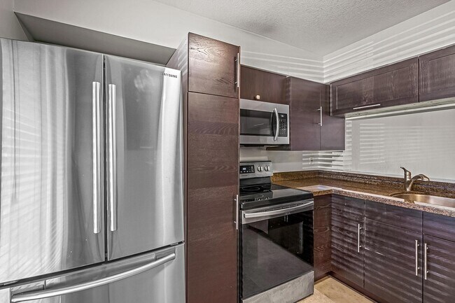 Building Photo - 2700 S Oakland Forest Dr