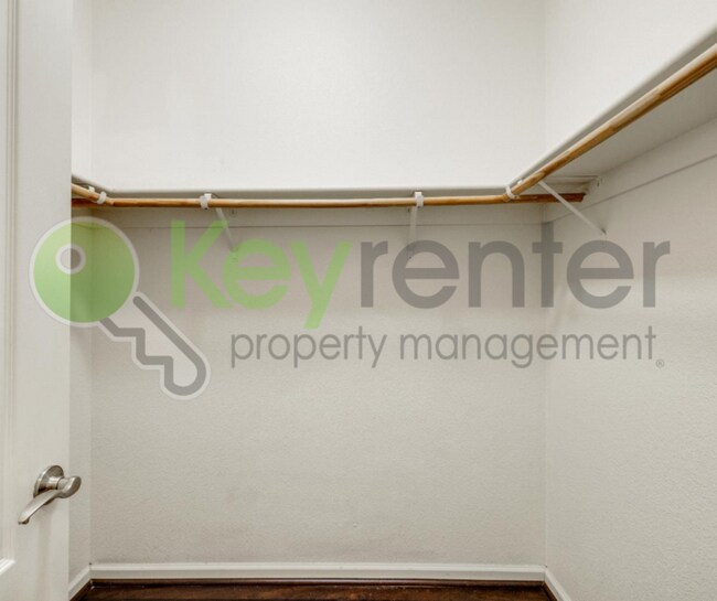 Building Photo - 209 Needle Ct