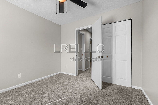 Building Photo - 2414 Parkdale Ave