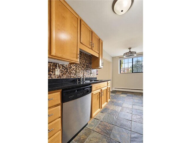 Building Photo - 3215 Pillsbury Ave
