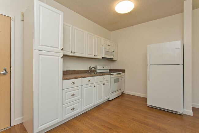 Building Photo - Plantation Town Apartments #112