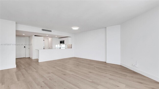 Building Photo - 555 NE 34th St