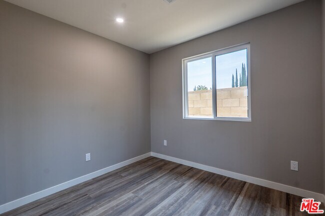 Building Photo - 20454 Strathern St