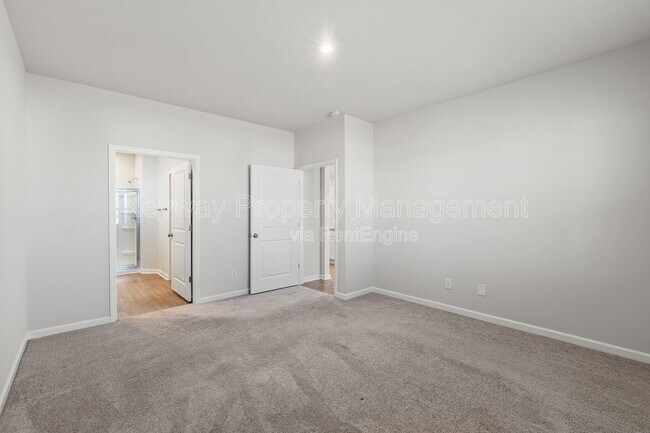 Building Photo - 651 Manitou Cir