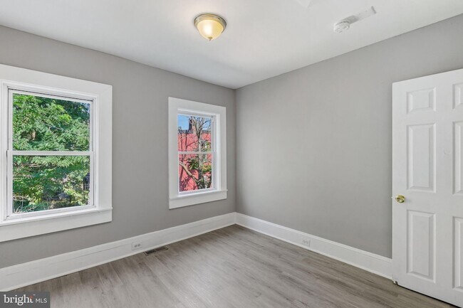 Building Photo - 1711 Ashburton St