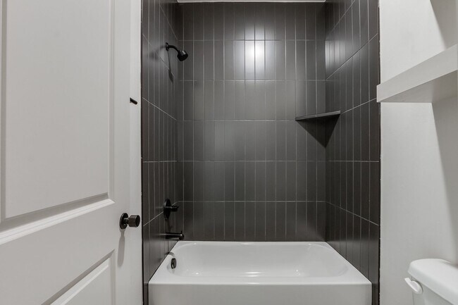 Building Photo - Urban living in Edmond