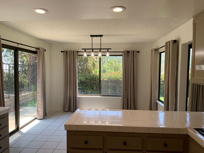 Building Photo - Beautiful, Spacious, 4 bed 2.5 bath home nestled in the Serene, breathtaking Hills of Pacific Pal...