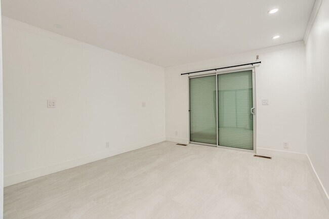 Building Photo - 11354 Sunshine Terrace