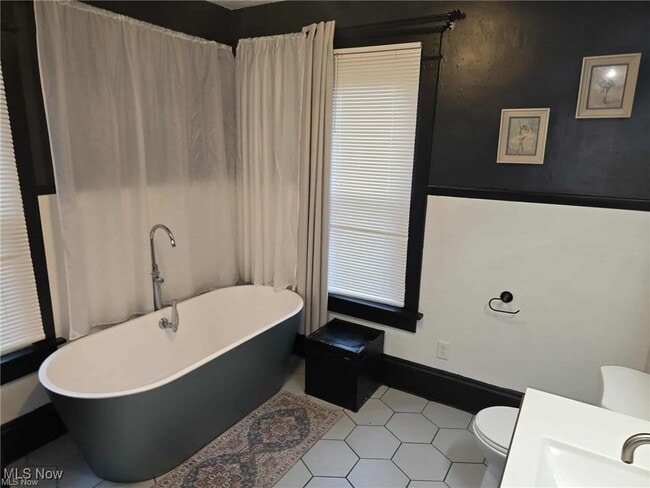 Building Photo - 202 Meek Ave