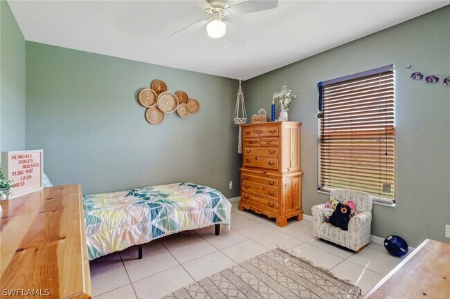 Building Photo - 2330 45th Ave NE