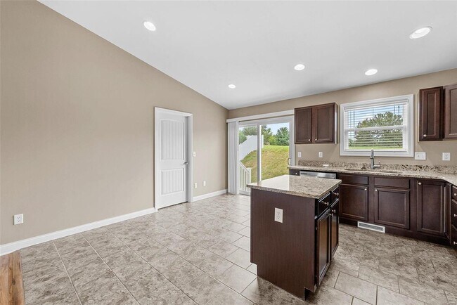 Building Photo - 101 Shadow Pointe Dr