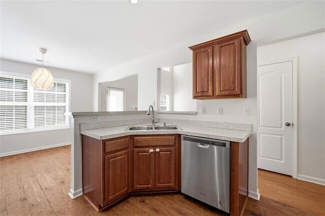 Building Photo - 6425 White Walnut Way