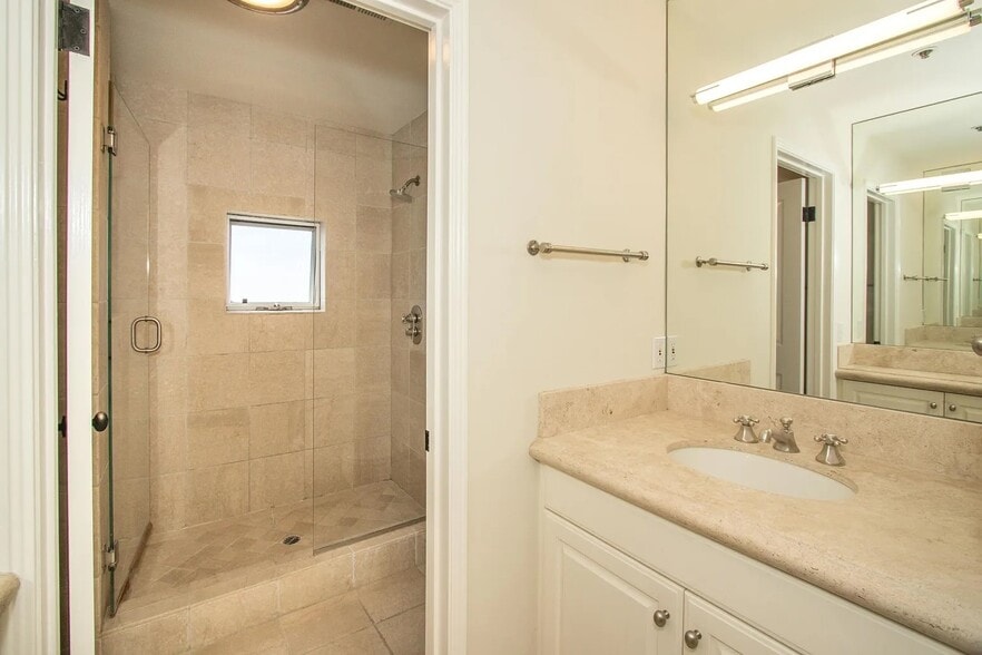 Building Photo - 233 Homer Ave