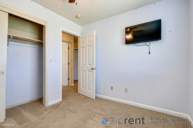Building Photo - 5 br, 3 bath House - 1003 Sun Meadow Drive...