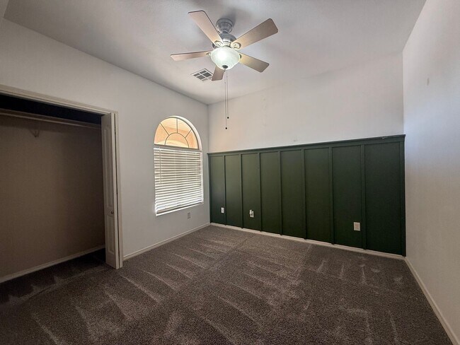 Building Photo - 917 Playa Azul St