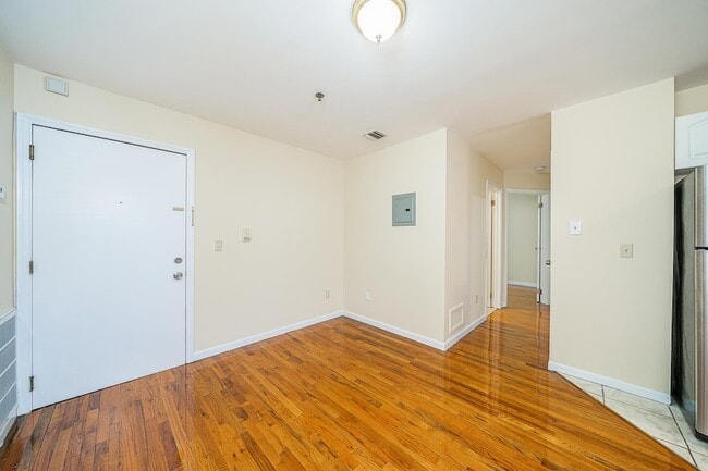 Building Photo - 524 4th St