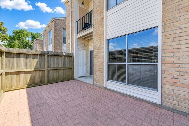Building Photo - 3741 Thistlemont Dr