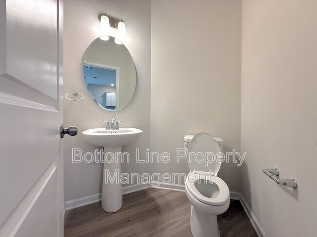 Building Photo - 729 Willshire Falls Dr
