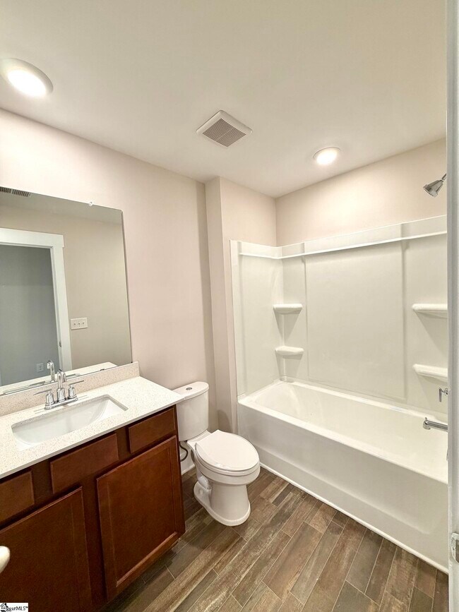 Building Photo - 424 Windsinger Ln