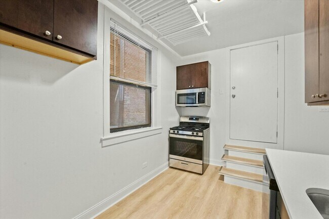 Building Photo - 2330 N Spaulding Ave