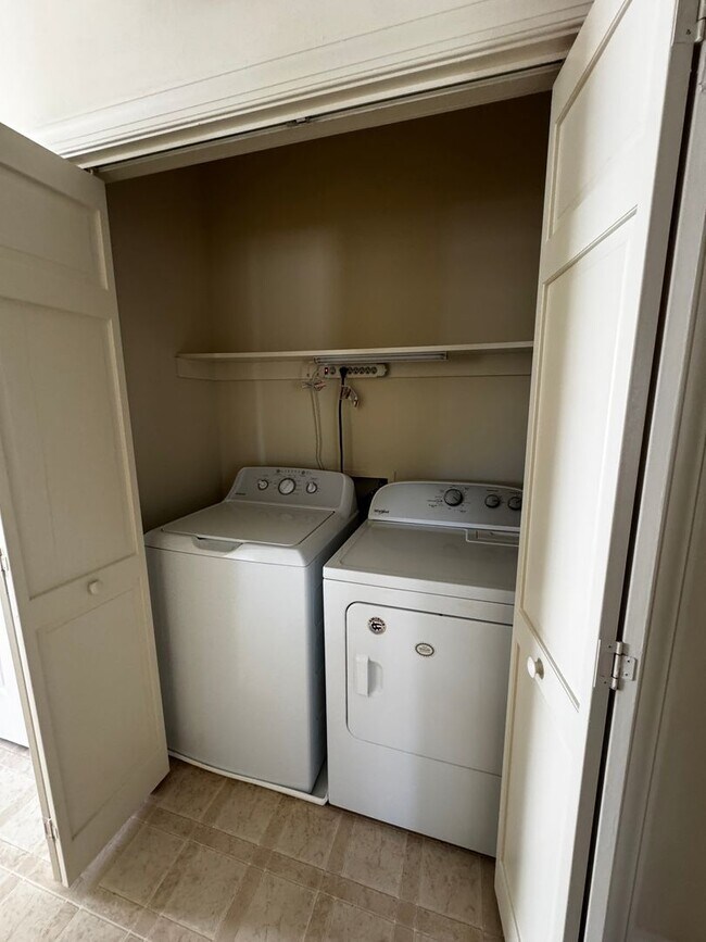 Building Photo - Available now!  Spacious 2BR/2BA Apartment in Downtown Raleigh