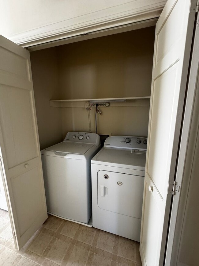 Building Photo - Available now!  Spacious 2BR/2BA Apartment...