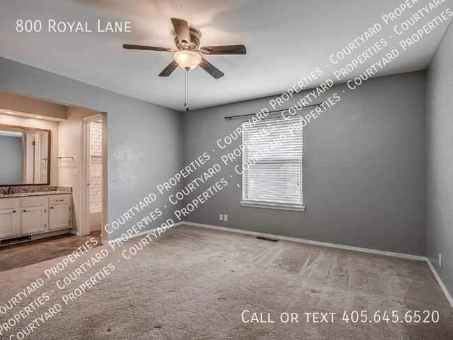 Building Photo - 800 Royal Ln