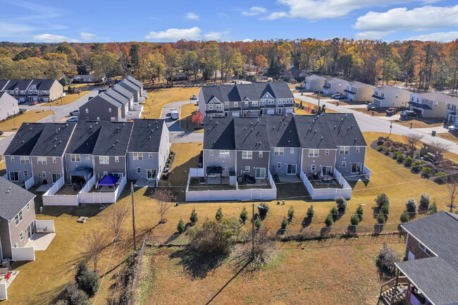 Building Photo - Beautiful 3 Bedroom, 2.5 Bathroom Townhome with 1-Car Garage $1,650/mo rent