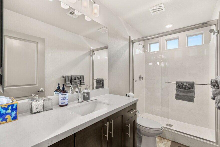 Building Photo - 8044 Carpenter Creek Ave