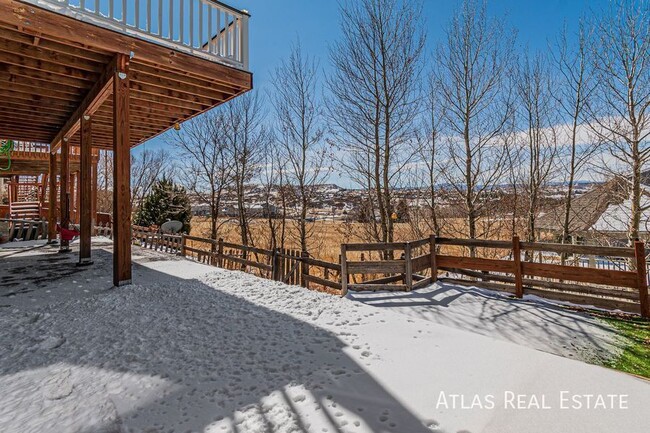 Building Photo - Updated Townhome with Amazing Views - Back...