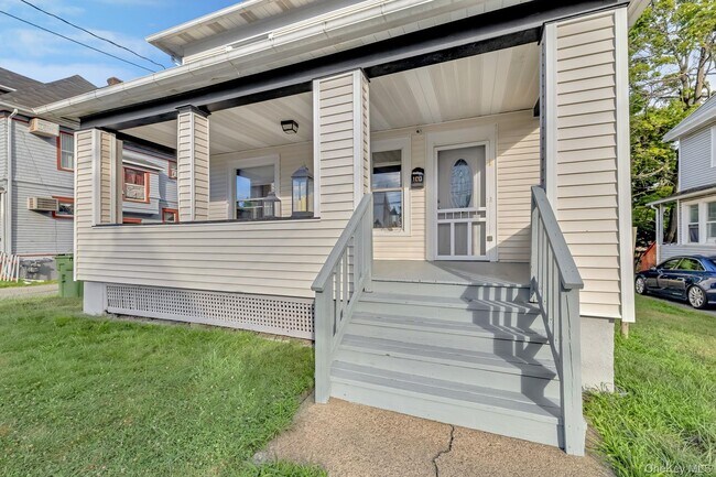 Building Photo - 100 Academy Ave