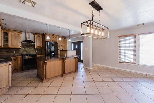Building Photo - 3 Bedroom 2 Bath With A Mountain View Home!