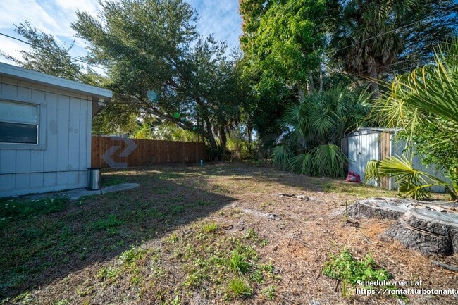 Building Photo - 925 17th St S