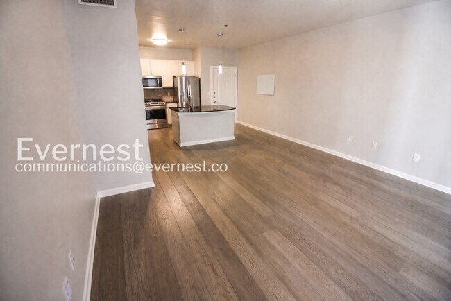 Building Photo - Chic 1 Bed, 1 Bath Condo with Carport/ Available Now!