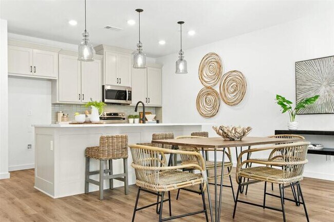 Building Photo - Upgraded Mira Lagos townhome with EV Charger and 2 car garage