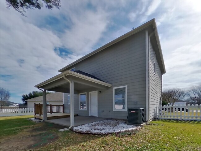 Building Photo - 5003 Hauna Ln