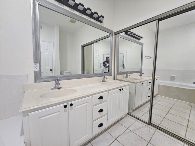 Building Photo - 35 S Avonlea Cir