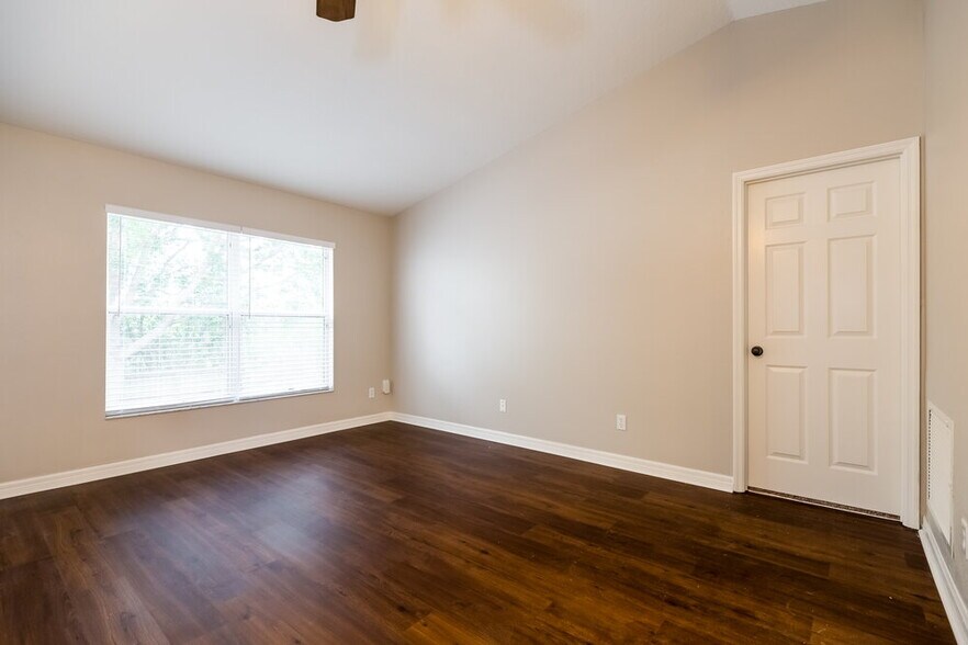 Building Photo - 15443 Margaux Dr