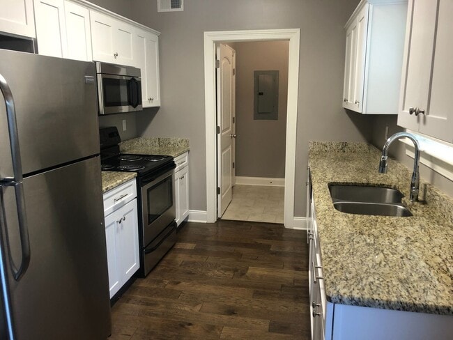 Building Photo - 4BR/4.5 Bath For Rent