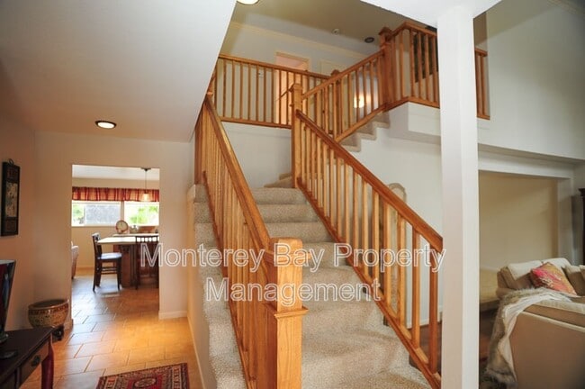 Building Photo - 6 Deer Forest Dr
