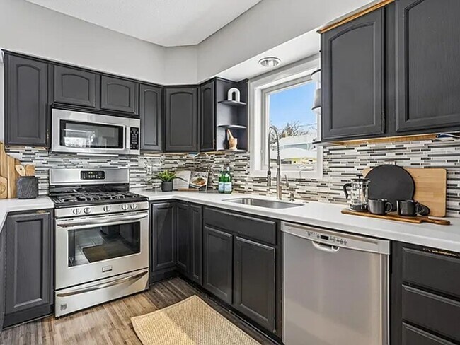 Building Photo - 3 bedroom house in Cherokee Park St. Paul