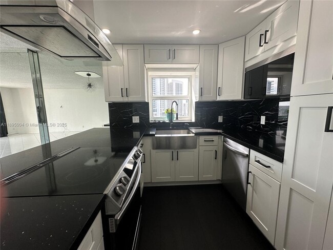 Building Photo - 3800 S Ocean Dr