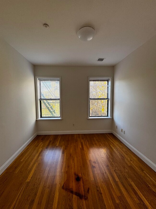 Building Photo - 65 Summit Ave