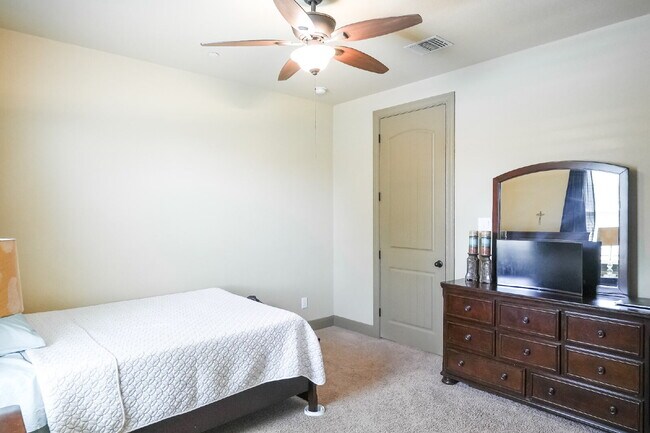 Building Photo - 5919 Dewdrop Ln