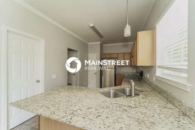 Building Photo - 3 Bedroom Pet-Friendly Home in Charlotte, NC with Main Street Renewal