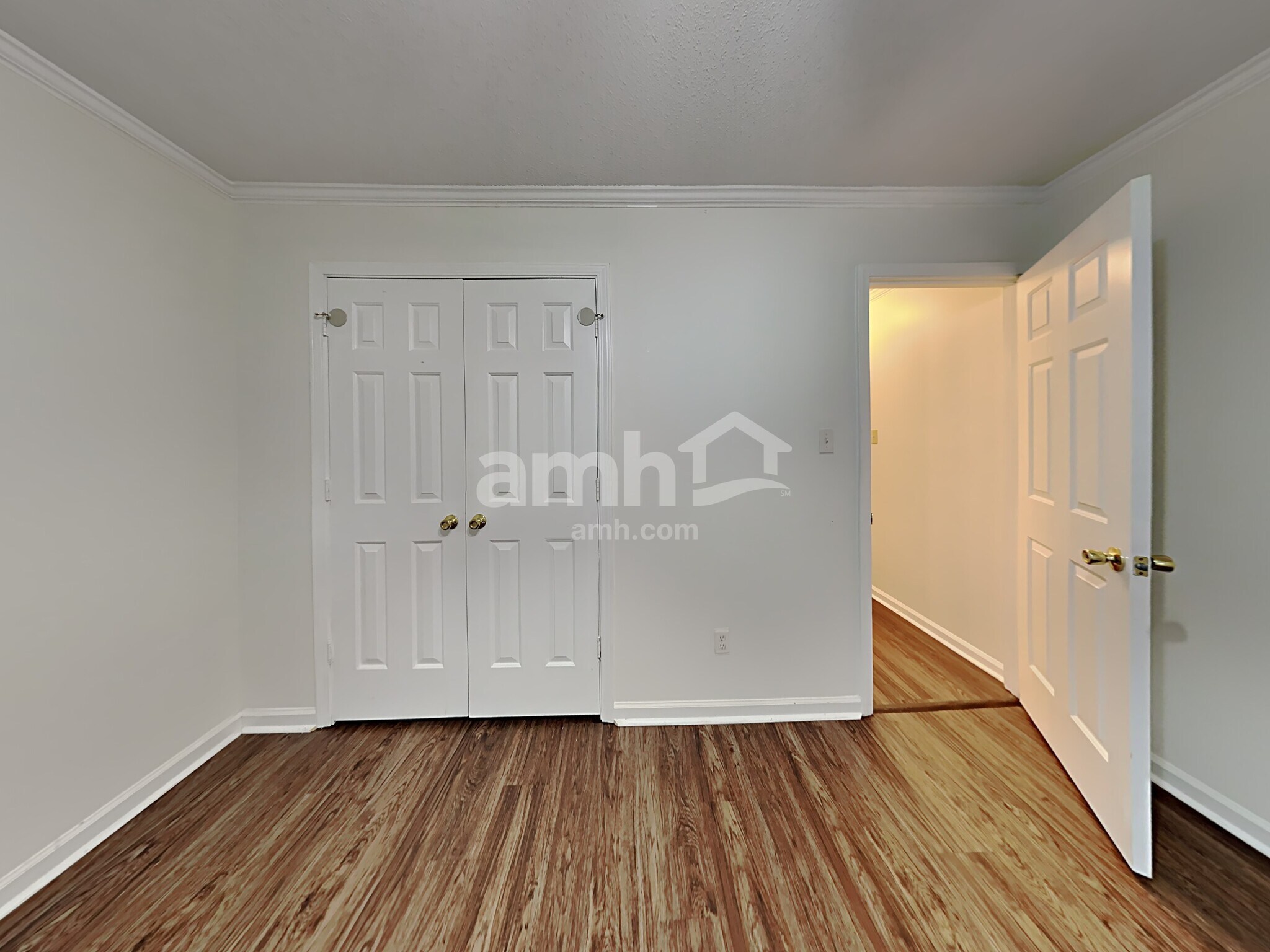 Building Photo - 10085 Woodland Grove Dr