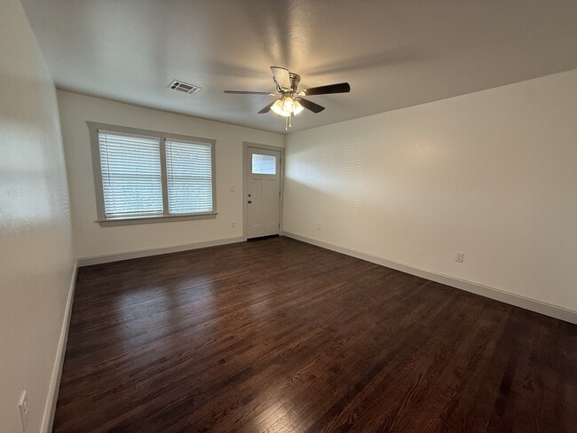 Building Photo - 1802 W 6th Ave