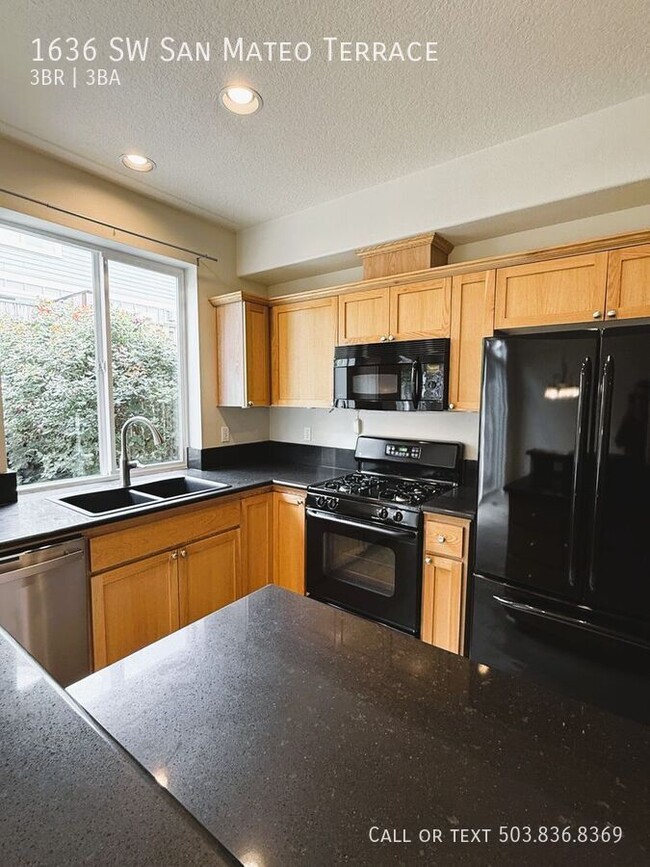 Building Photo - 1636 SW San Mateo Terrace