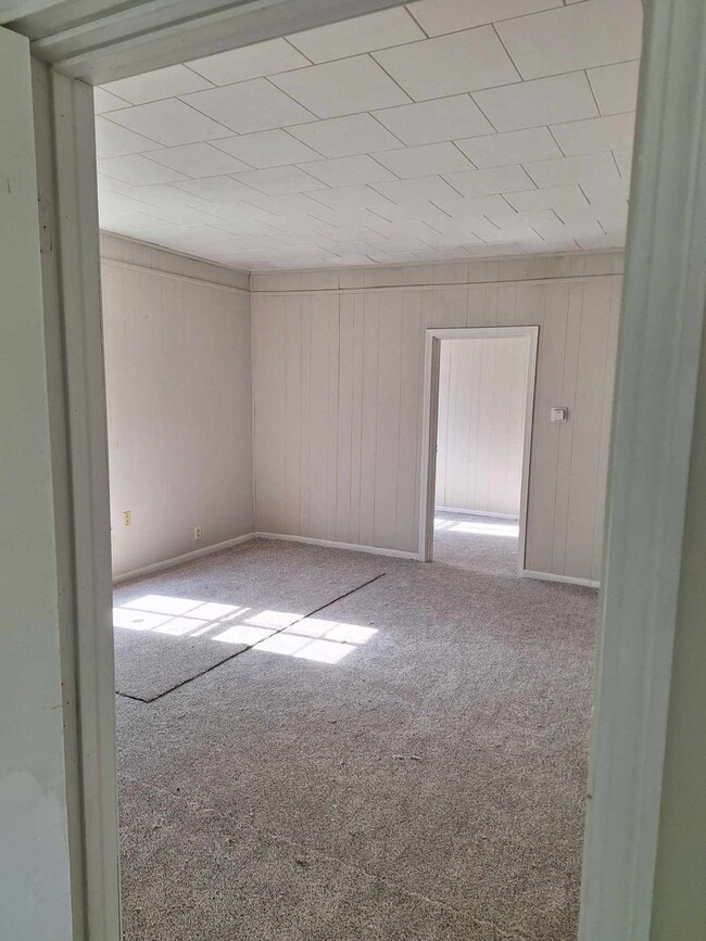 Building Photo - Beautiful Sidney Home